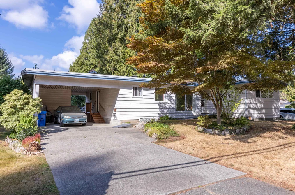 2745 Ash Street, Abbotsford, BC - House for Sale - Photo 8 of 40 2745 Ash Street, Abbotsford, BC - House for Sale - Photo 8 of 40