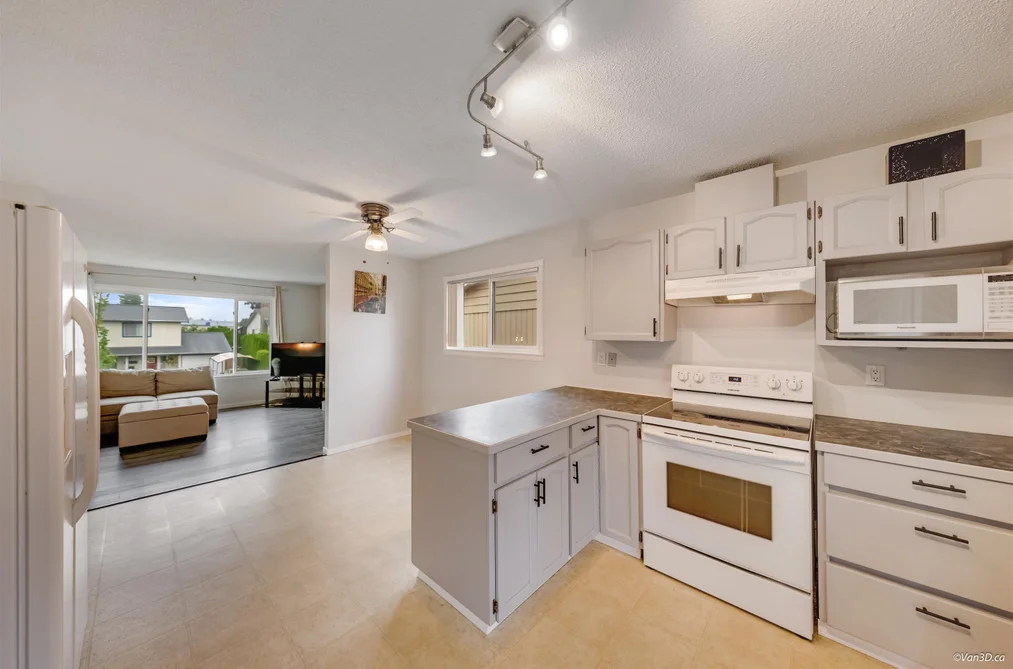 27549 31A AVENUE, Langley BC V4W 3L2, Langley BC — Residential for Sale - Photo 2