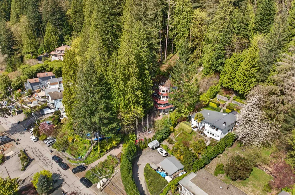 2755 PANORAMA DRIVE, North Vancouver BC V7G 1V7, North Vancouver BC — Residential for Sale - Photo 2