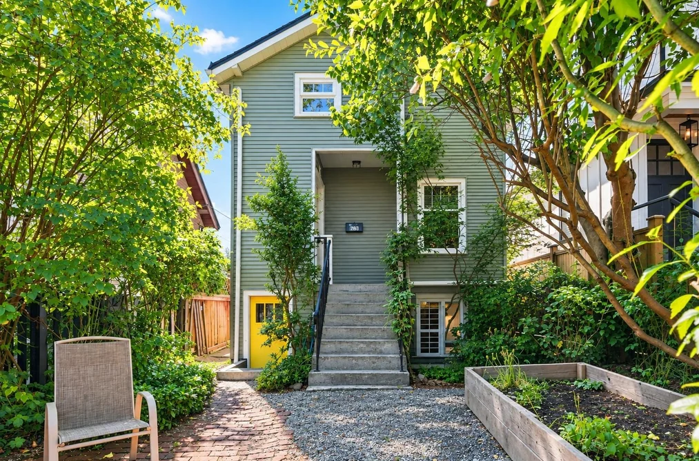 House for sale at 2764 Dundas Street Vancouver British Columbia - MLS: R3162415