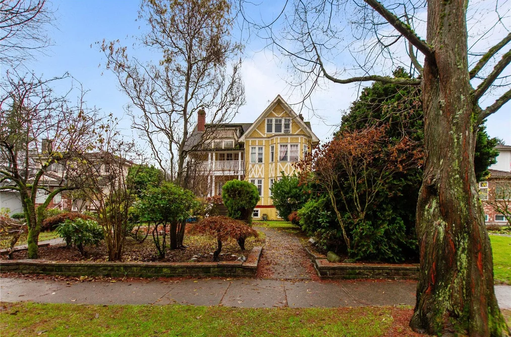 2770 CAMBRIDGE STREET, Vancouver BC V5K 1L7, Vancouver BC — Residential Income for Sale - Photo 2