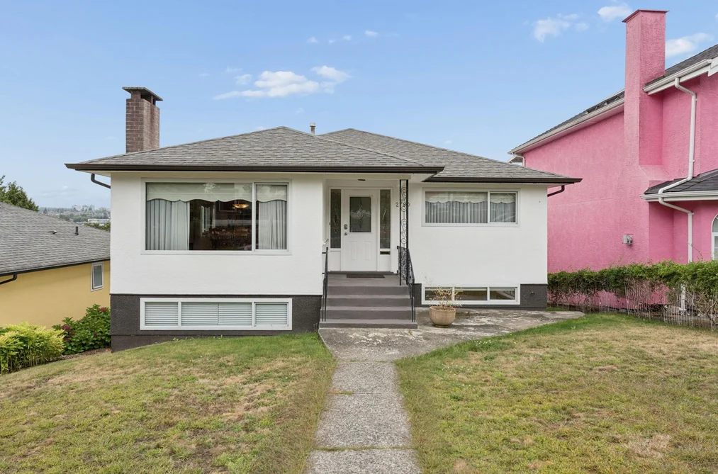 House for sale at 2780 E 8th Avenue Vancouver British Columbia - MLS: R3165159