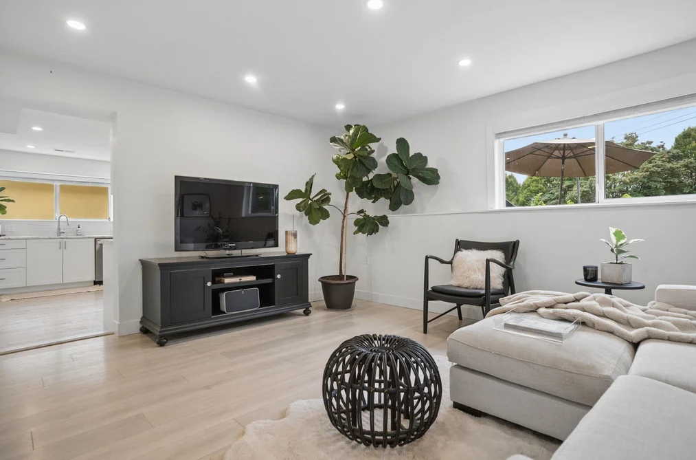 2780 E 8th Avenue, Vancouver, BC - MLS: R3165159 - Photo 3 2780 E 8th Avenue, Vancouver, BC - MLS: R3165159 - Photo 3