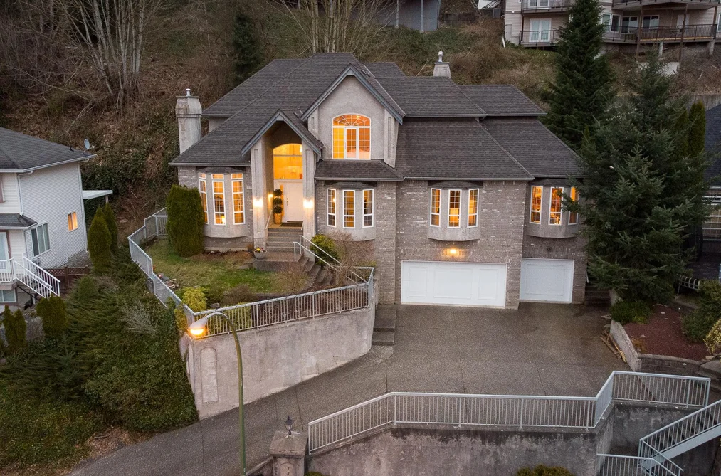 2780 ST MORITZ WAY, Abbotsford BC V2V 3N1, Abbotsford BC — Residential for Sale - Photo 2