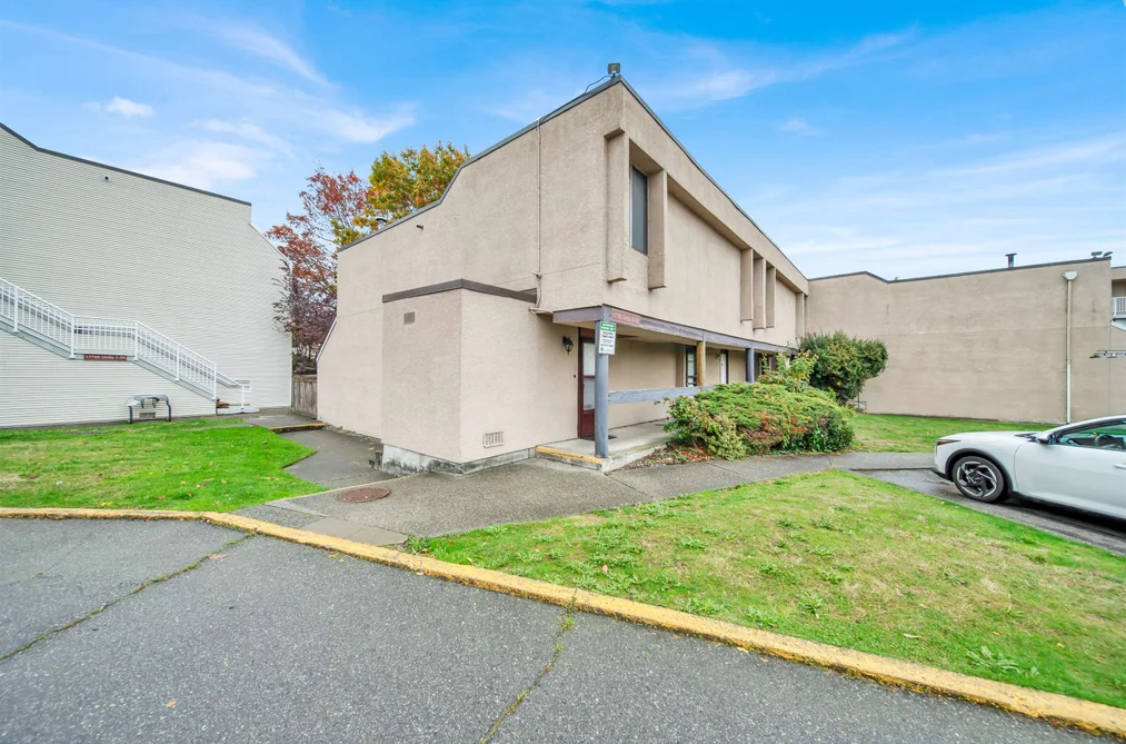 Townhouse for sale at 28 17702 60 Avenue Surrey British Columbia - MLS: R3062855