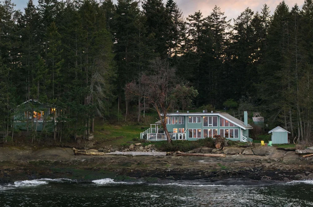 House for sale at 281 Bellhouse Road Galiano Island British Columbia - MLS: R3082363