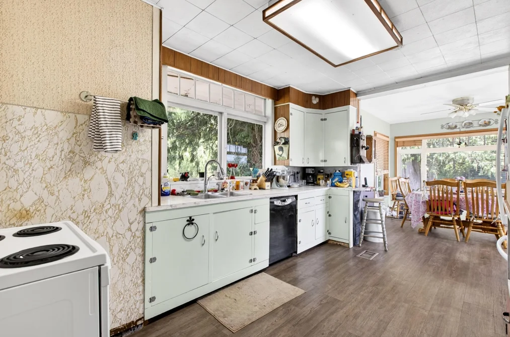 28203 LOUGHEED HIGHWAY, Maple Ridge BC V2W 1L1, Maple Ridge BC — Residential for Sale — Photo 11 of 40
