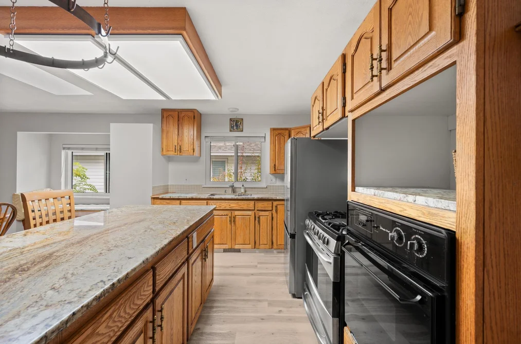 2866 Mountview Street, Abbotsford, BC - House for Sale - Photo 10 of 40 2866 Mountview Street, Abbotsford, BC - House for Sale - Photo 10 of 40