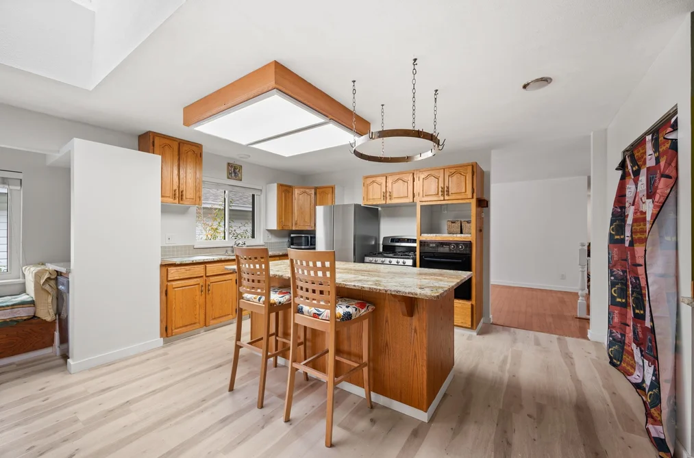 2866 Mountview Street, Abbotsford, BC - House for Sale - Photo 12 of 40 2866 Mountview Street, Abbotsford, BC - House for Sale - Photo 12 of 40