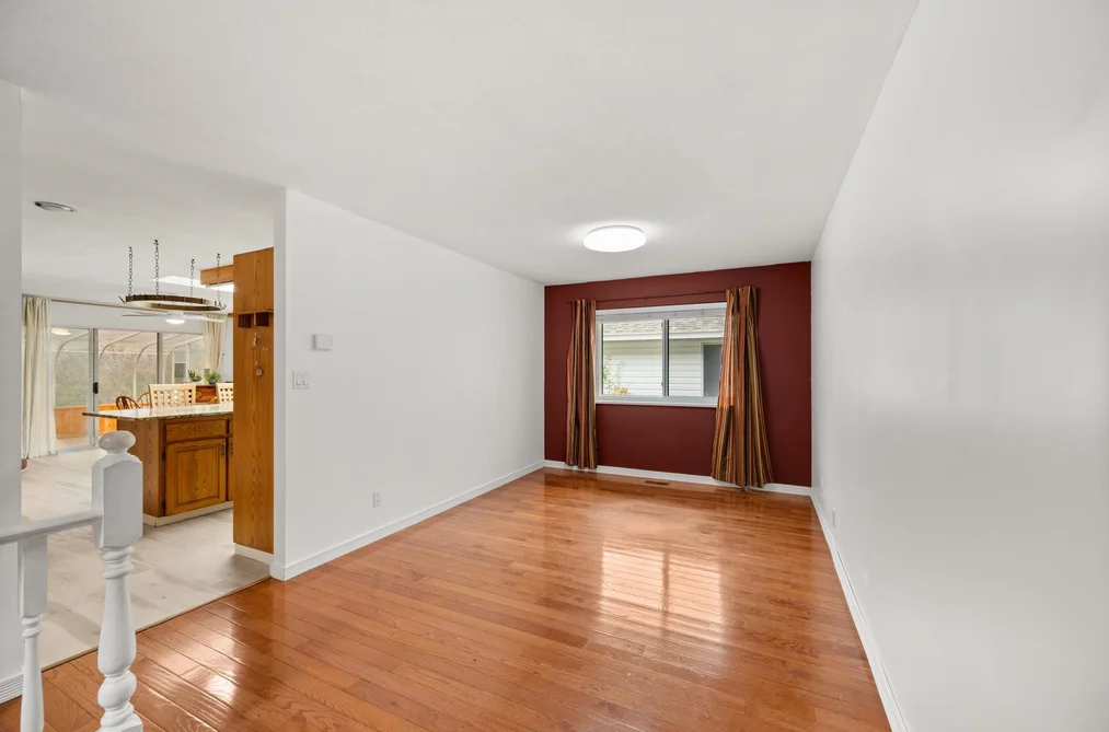 2866 Mountview Street, Abbotsford, BC - House for Sale - Photo 7 of 40 2866 Mountview Street, Abbotsford, BC - House for Sale - Photo 7 of 40
