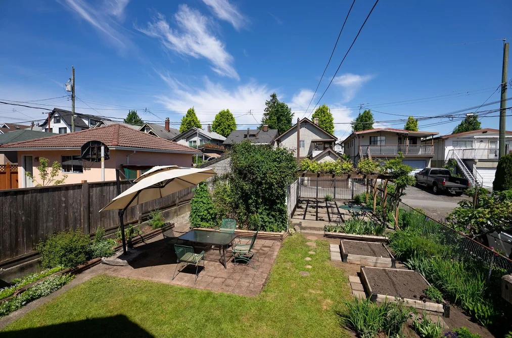 House for sale at 2867 E Georgia Street Vancouver British Columbia - MLS: R3124160