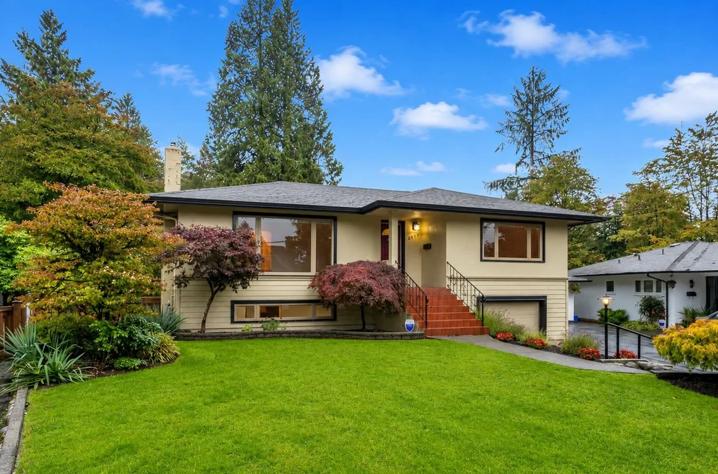 2870 THORNCLIFFE DRIVE, North Vancouver BC V7R 2S8, North Vancouver BC — Residential for Sale - Photo 2