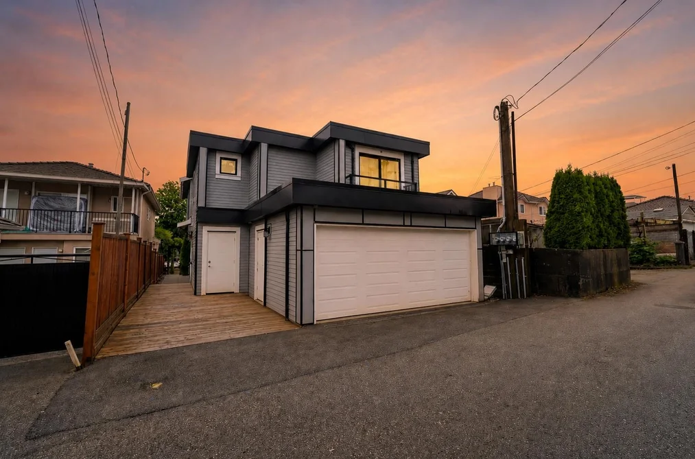 Half Duplex for sale at 2885 E Georgia Street Vancouver British Columbia - MLS: R3117958