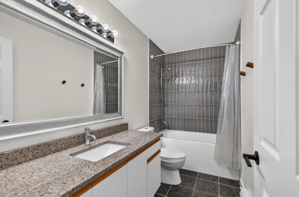 29-5761 Wharf Avenue, Sechelt, BC - Townhouse for Sale - Photo 15 of 40 29-5761 Wharf Avenue, Sechelt, BC - Townhouse for Sale - Photo 15 of 40