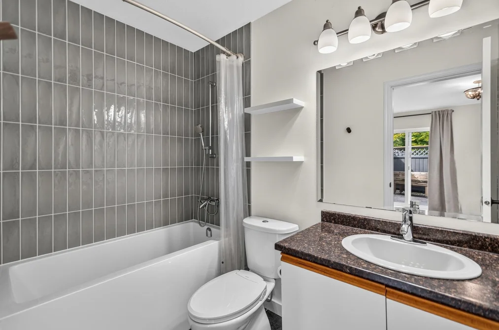 29-5761 Wharf Avenue, Sechelt, BC - Townhouse for Sale - Photo 17 of 40 29-5761 Wharf Avenue, Sechelt, BC - Townhouse for Sale - Photo 17 of 40