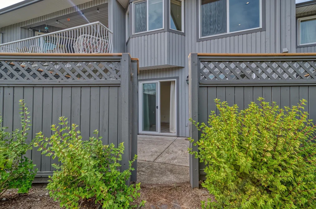 29-5761 Wharf Avenue, Sechelt, BC - Townhouse for Sale - Photo 4 of 40 29-5761 Wharf Avenue, Sechelt, BC - Townhouse for Sale - Photo 4 of 40