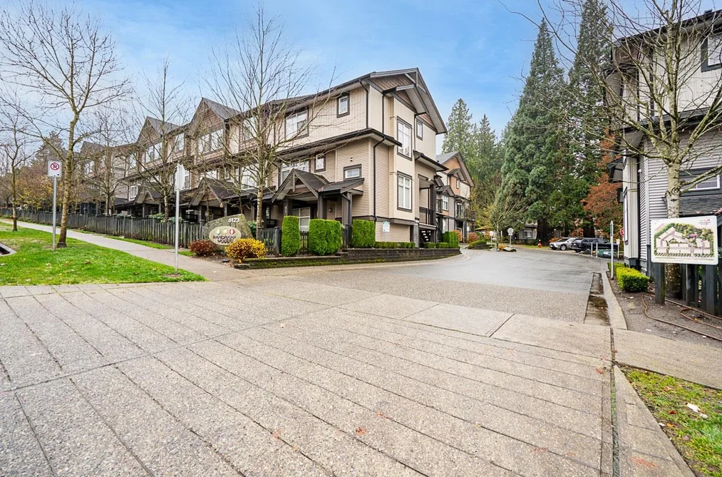 29 6123 138 STREET, Surrey BC V3X 1E8, Surrey BC — Residential for Sale - Photo 2