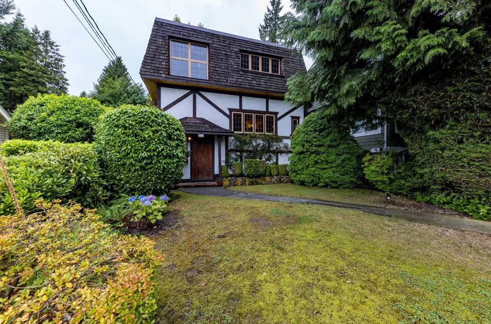 House for sale at 292 E St. James Road North Vancouver British Columbia - MLS: R3150522