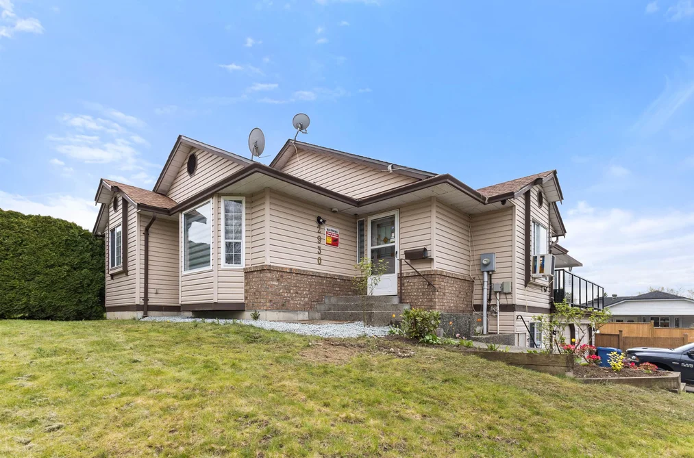2930 EDGEHILL AVENUE, Abbotsford BC V2T 5J9, Abbotsford BC — Residential for Sale - Photo 2