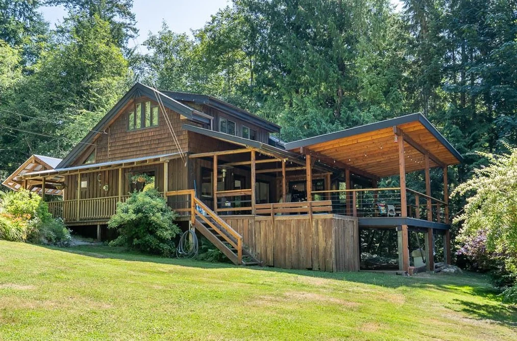 House for sale at 2931 Grauman Road Roberts Creek British Columbia - MLS: R3115796