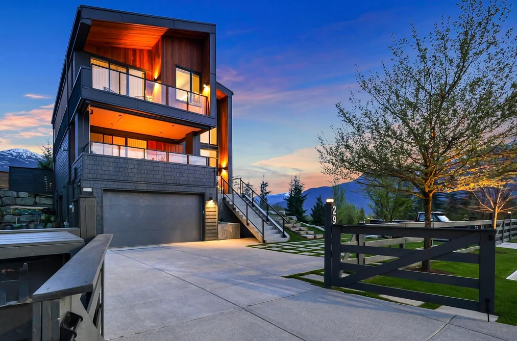 2938 HUCKLEBERRY DRIVE, Squamish BC V8B 1B2, Squamish BC — Residential for Sale - Photo 2