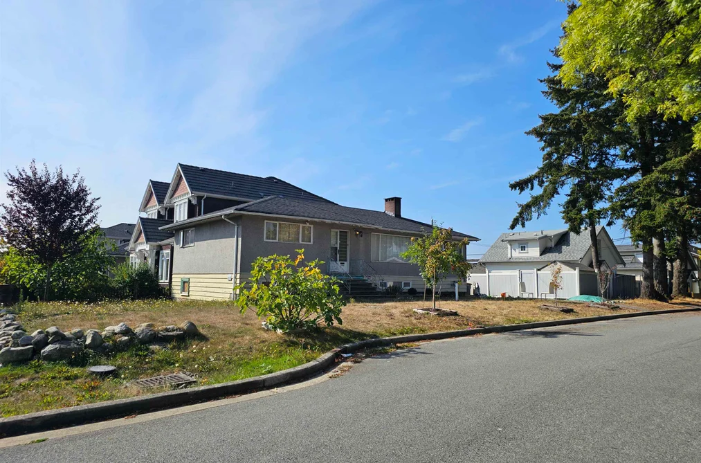 House for sale at 2946 E 52nd Avenue Vancouver British Columbia - MLS: R3168394
