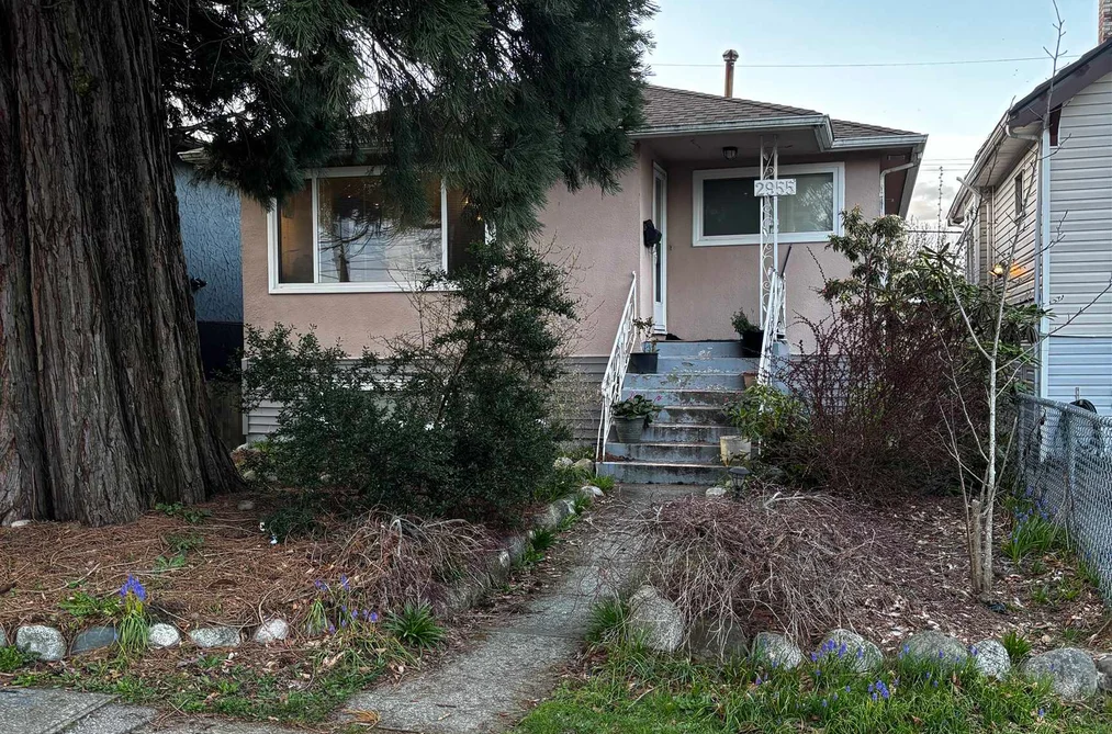House for sale at 2955 E 29th Avenue Vancouver British Columbia - MLS: R2990172