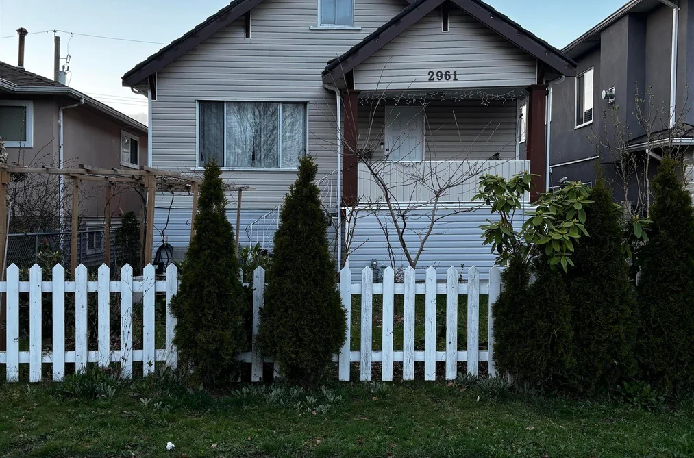 House for sale at 2961 E 29th Avenue Vancouver British Columbia - MLS: R2986101