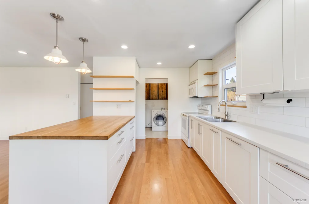 2974 FLEMING AVENUE, Coquitlam BC V3C 4S3, Coquitlam BC — Residential for Sale - Photo 2