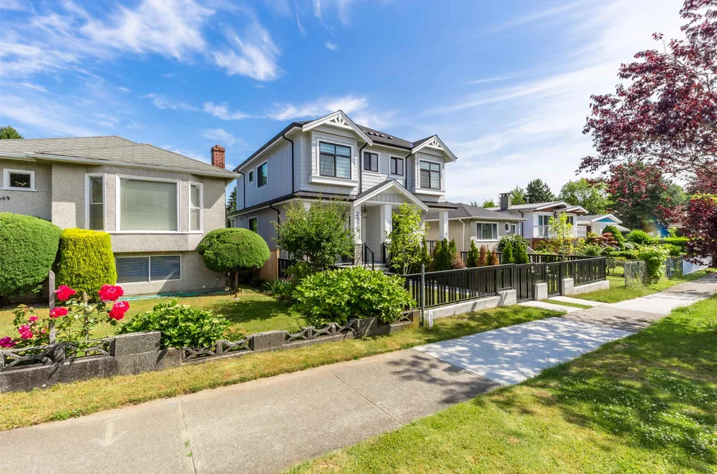 Half Duplex for sale at 2975 E 42nd Avenue Vancouver British Columbia - MLS: R3140018