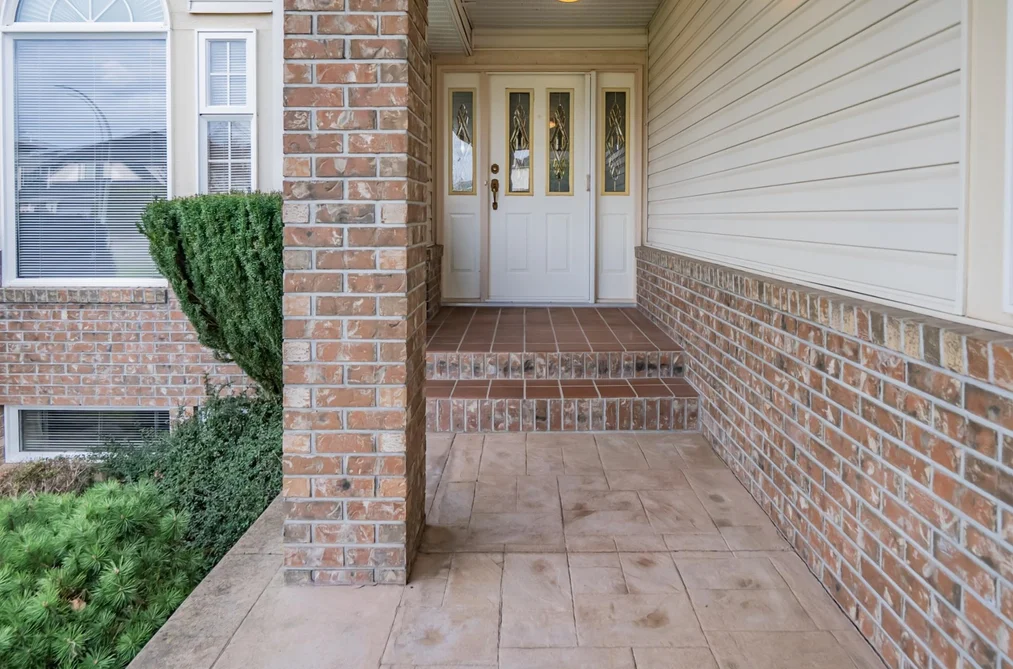 2983 SOUTHERN CRESCENT, Abbotsford BC V2T 5H8, Abbotsford BC — Residential for Sale - Photo 2