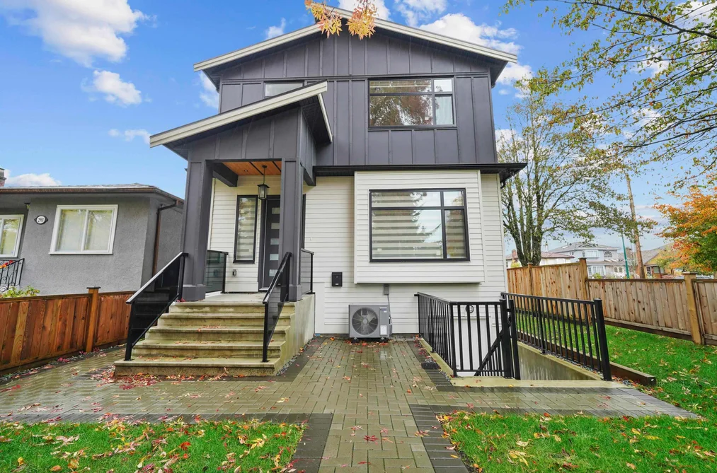 Half Duplex for sale at 2995 E 17th Avenue Vancouver British Columbia - MLS: R3108637