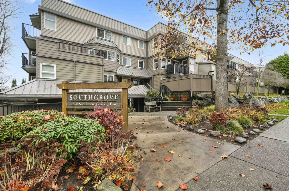 Condo for sale at 3 1870 E Southmere Crescent Surrey British Columbia - MLS: R3109434