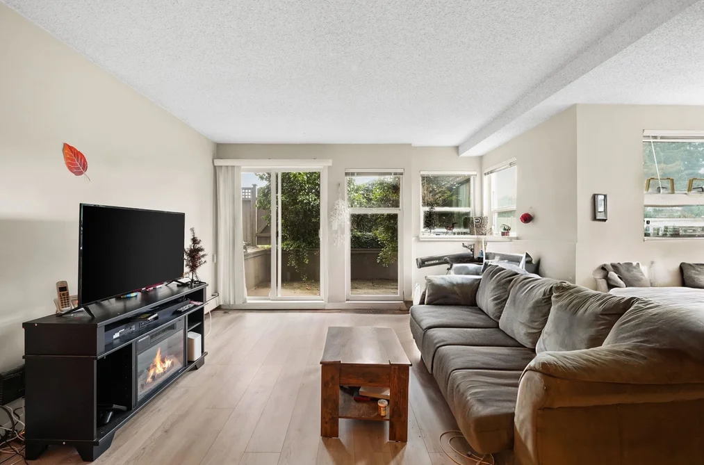 3 1870 E SOUTHMERE CRESCENT, Surrey BC V4A 7A3, Surrey BC — Residential for Sale - Photo 2