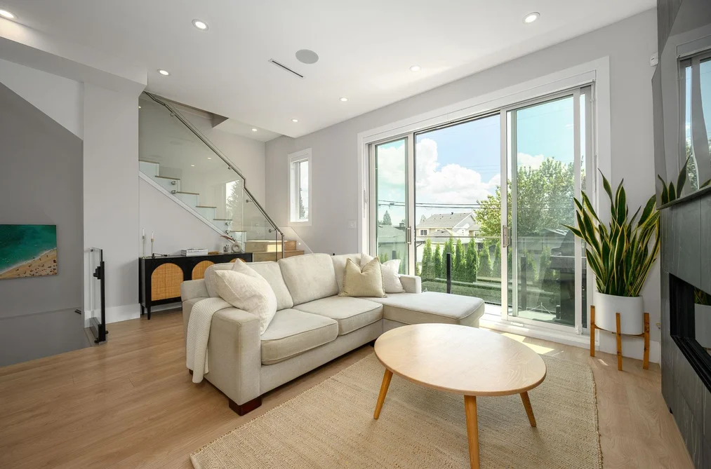 3 215 E 21ST STREET, North Vancouver BC V7L 3B7, North Vancouver BC — Residential for Sale - Photo 2