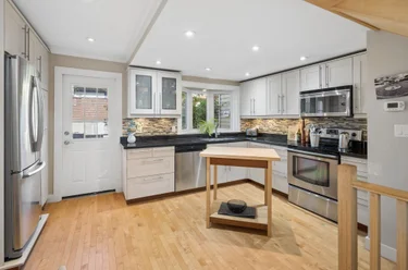 230 W 15th St Unit 3, North Vancouver, BC - MLS: R3171413