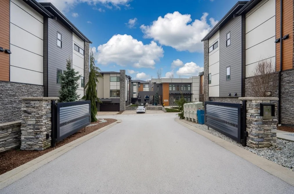 3 33209 CHERRY AVENUE, Mission BC V2V 0G8, Mission BC — Residential for Sale - Photo 2