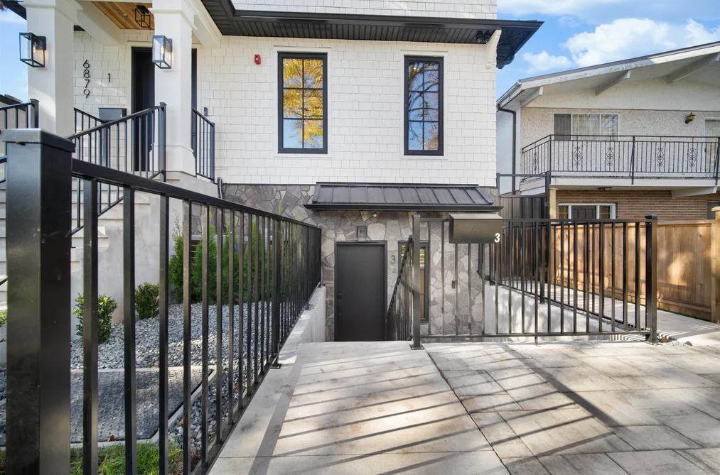 3-6879 Quebec Street, Vancouver, BC - Triplex for Sale - Photo 11 of 14 3-6879 Quebec Street, Vancouver, BC - Triplex for Sale - Photo 11 of 14