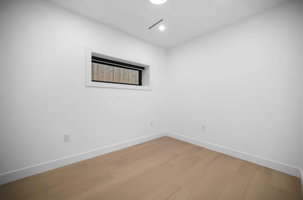 3-6879 Quebec Street, Vancouver, BC - Triplex for Sale - Photo 9 of 14 3-6879 Quebec Street, Vancouver, BC - Triplex for Sale - Photo 9 of 14