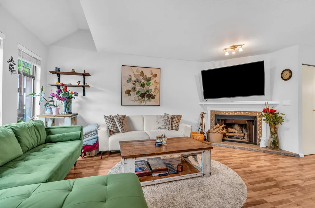 3 98 BEGIN STREET, Coquitlam BC V3K 6M9, Coquitlam BC — Residential for Sale - Photo 2