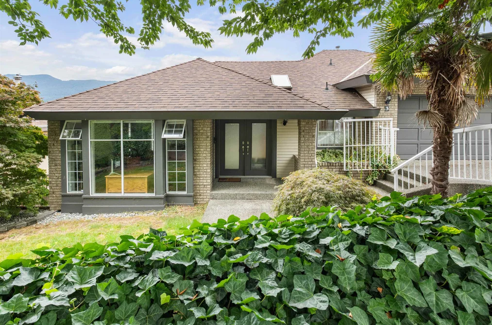 3 Burrard Crescent, Port Moody, BC - MLS: R3164284 - Photo 3 3 Burrard Crescent, Port Moody, BC - MLS: R3164284 - Photo 3