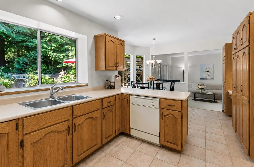 3 CHEVALIER COURT, Port Moody, BC — Residential for Sale — Photo 5 of 32