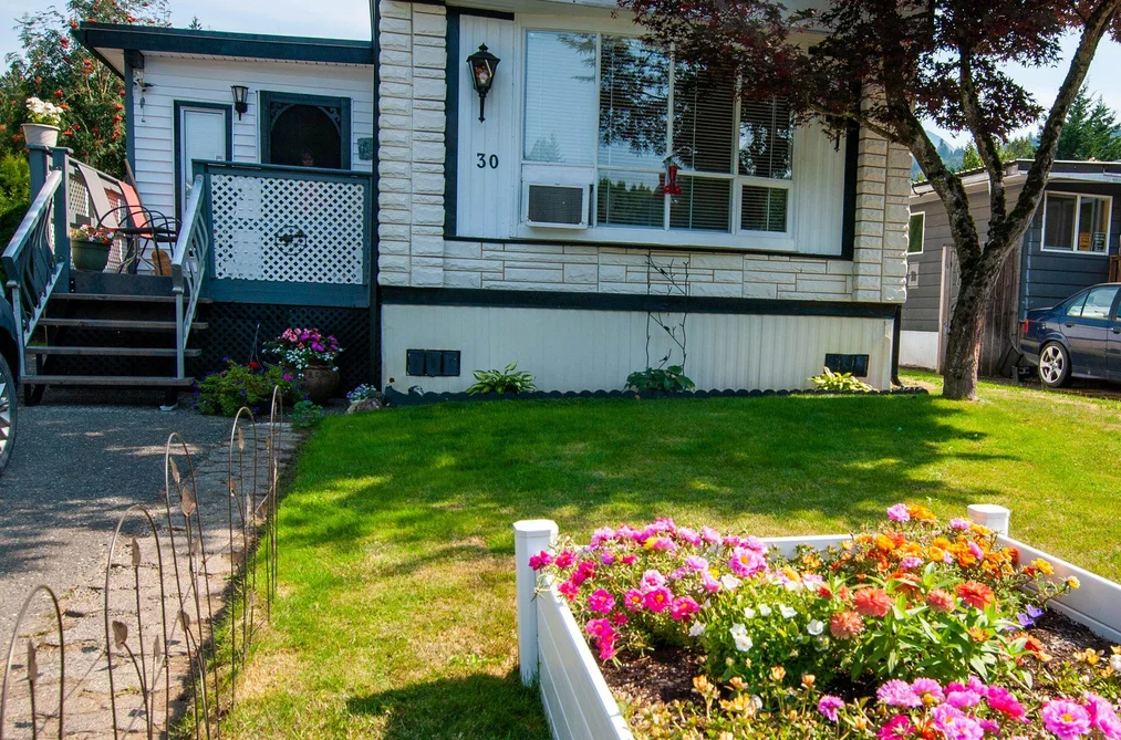 Manufactured Home for sale at 30 46484 Chilliwack Lake Road Chilliwack British Columbia - MLS: R3097409