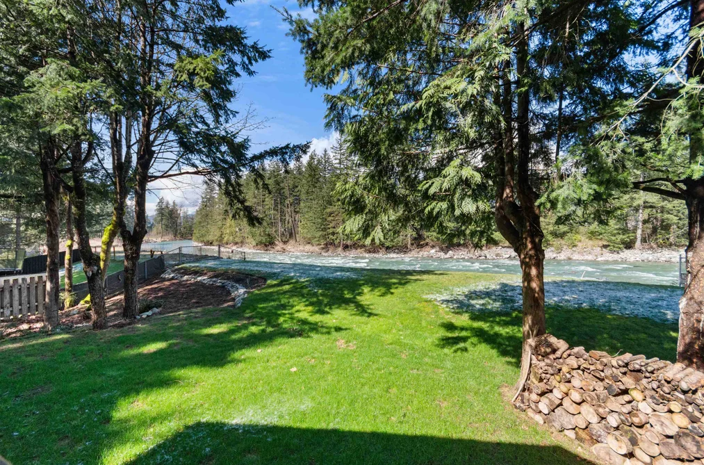 30 ROBERTSON CRESCENT, Hope BC V0X 1L4, Hope BC — Residential for Sale - Photo 4