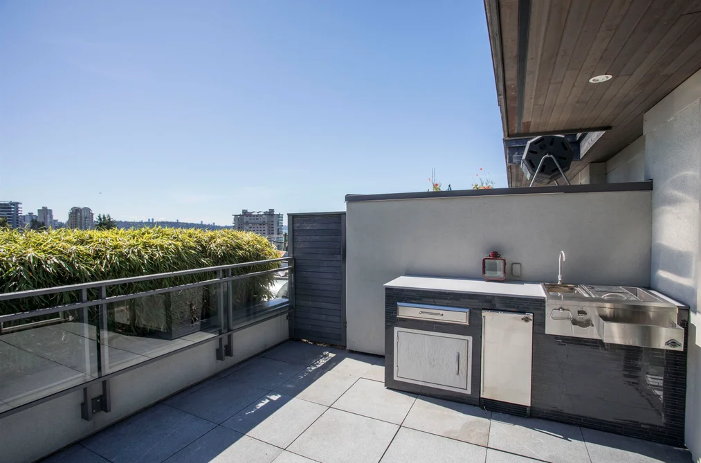 300 2432 HAYWOOD AVENUE, West Vancouver BC V7V 1Y1, West Vancouver BC — Residential for Sale - Main Photo