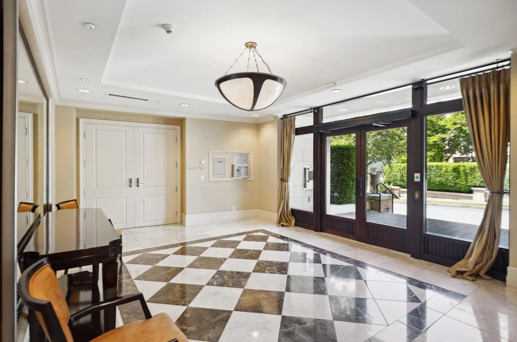 300 568 WATERS EDGE CRESCENT, West Vancouver BC V7T 0A2, West Vancouver BC — Residential for Sale - Photo 2
