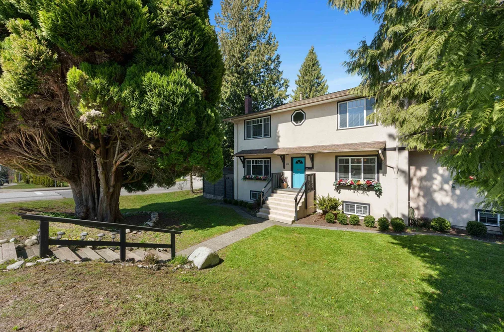 House for sale at 300 E 25th Street North Vancouver British Columbia - MLS: R3110888