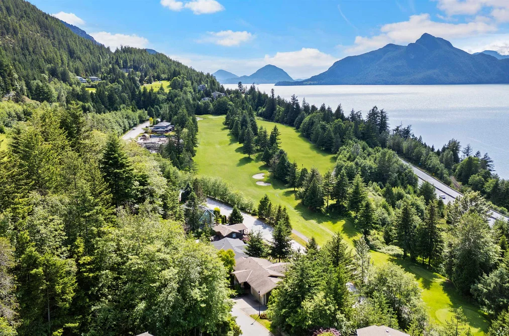 House for sale at 300 Ocean Crest Drive West Vancouver British Columbia - MLS: R3129855