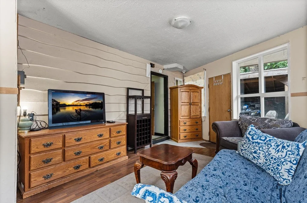 300 ROBERTSON CRESCENT, Hope BC V0X 1L4, Hope BC — Residential for Sale — Photo 11 of 39