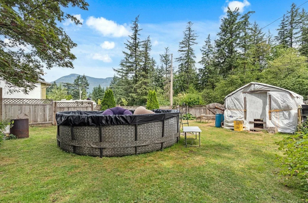 300 ROBERTSON CRESCENT, Hope BC V0X 1L4, Hope BC — Residential for Sale — Photo 12 of 39